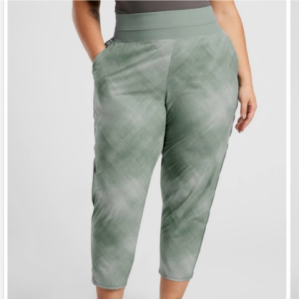 Athleta Nolita Slim Tapered Print Crop Size 24